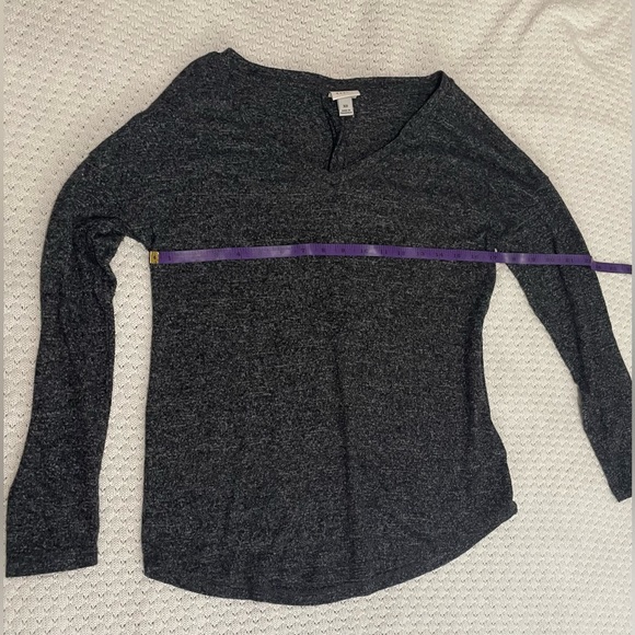 A new day long sleeve v-neck shirt - Picture 6 of 6